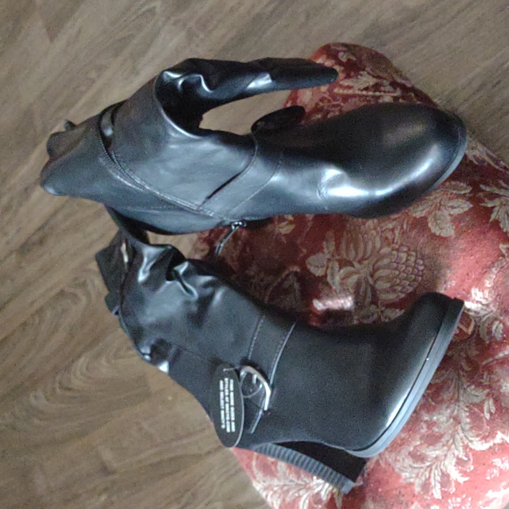 Black heeled boots